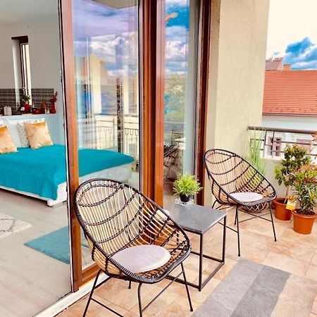 Sunny Deluxe Apt. & Terrace Budapest Exterior photo