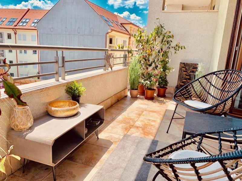 Sunny Deluxe Apt. & Terrace Budapest Exterior photo